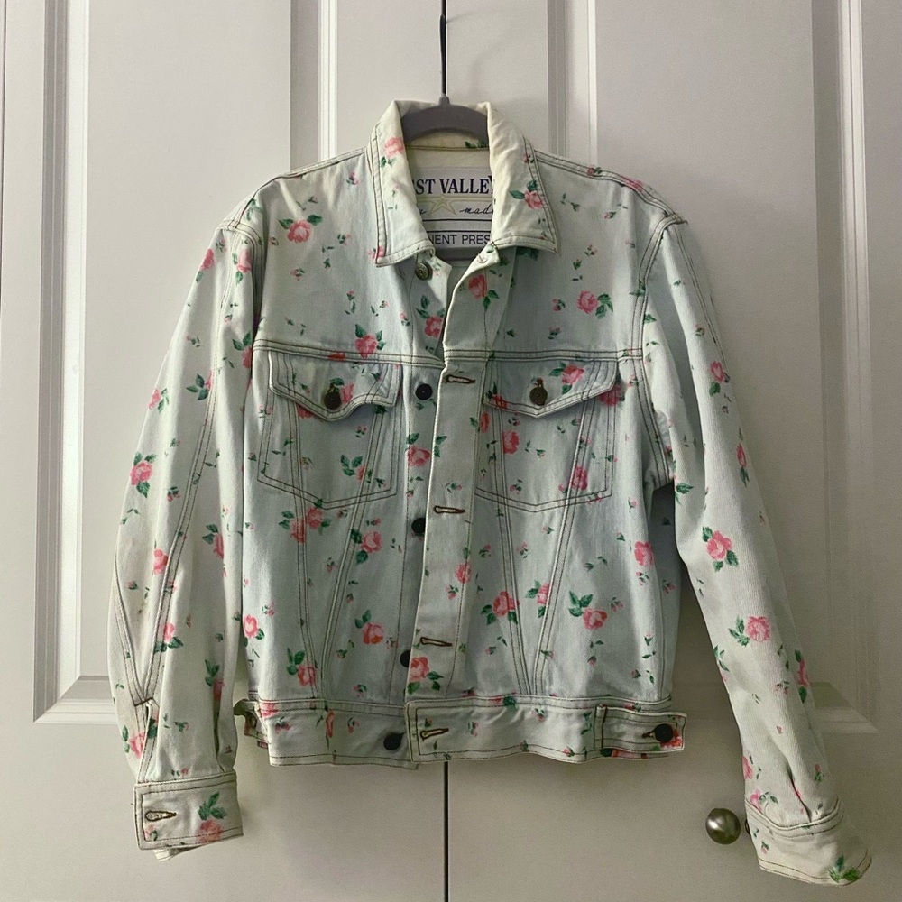 Light denim jacket with roses pattern size small